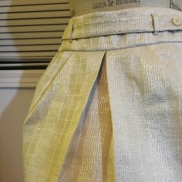 NWOT Club Monaco Beige Metallic Miniskirt Size 00 - Picture 4 of 8